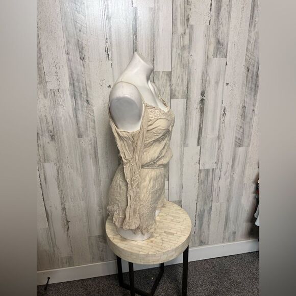 Tan romper  - Picture 2 of 9